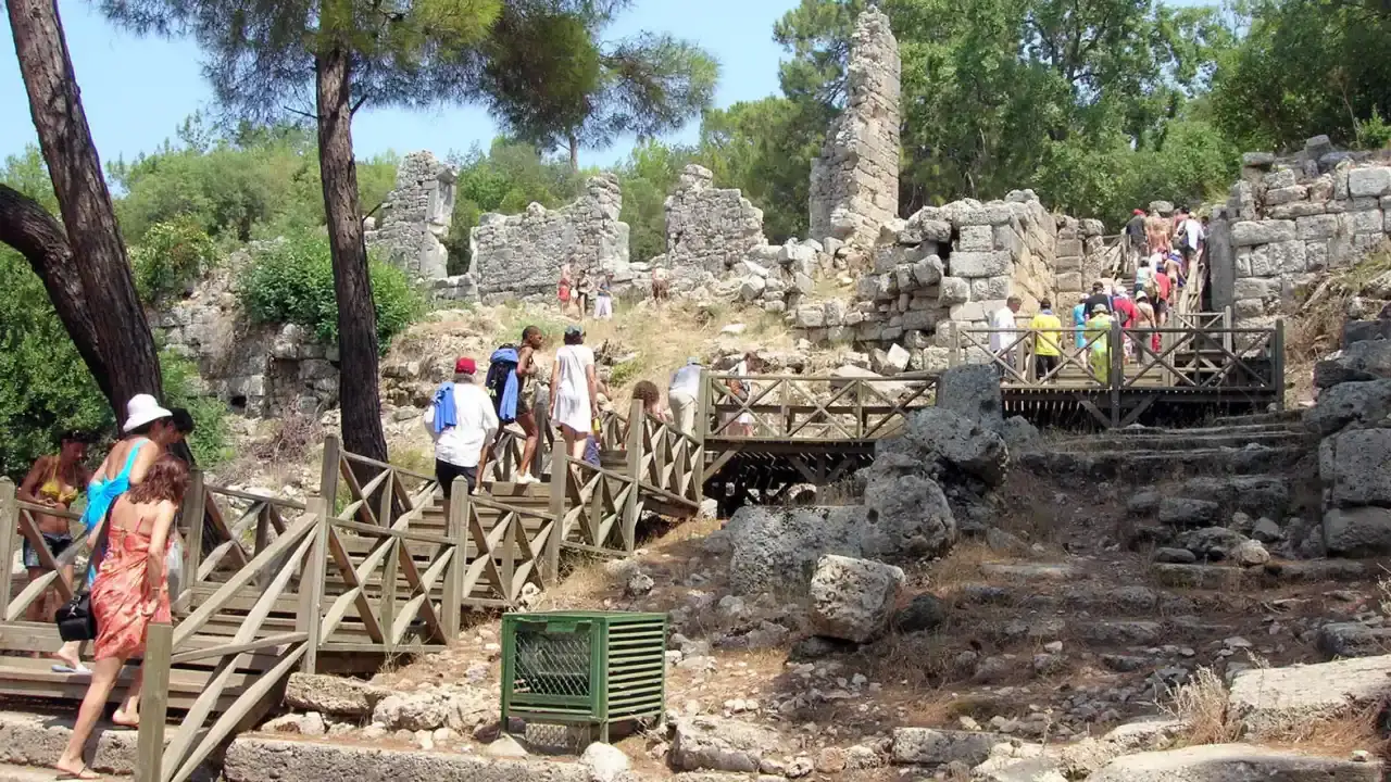 Kemer, 2025’te Turizm Rekoru Kırdı: Nüfusunun 90 Katı Ziyaretçi Ağırladı 4